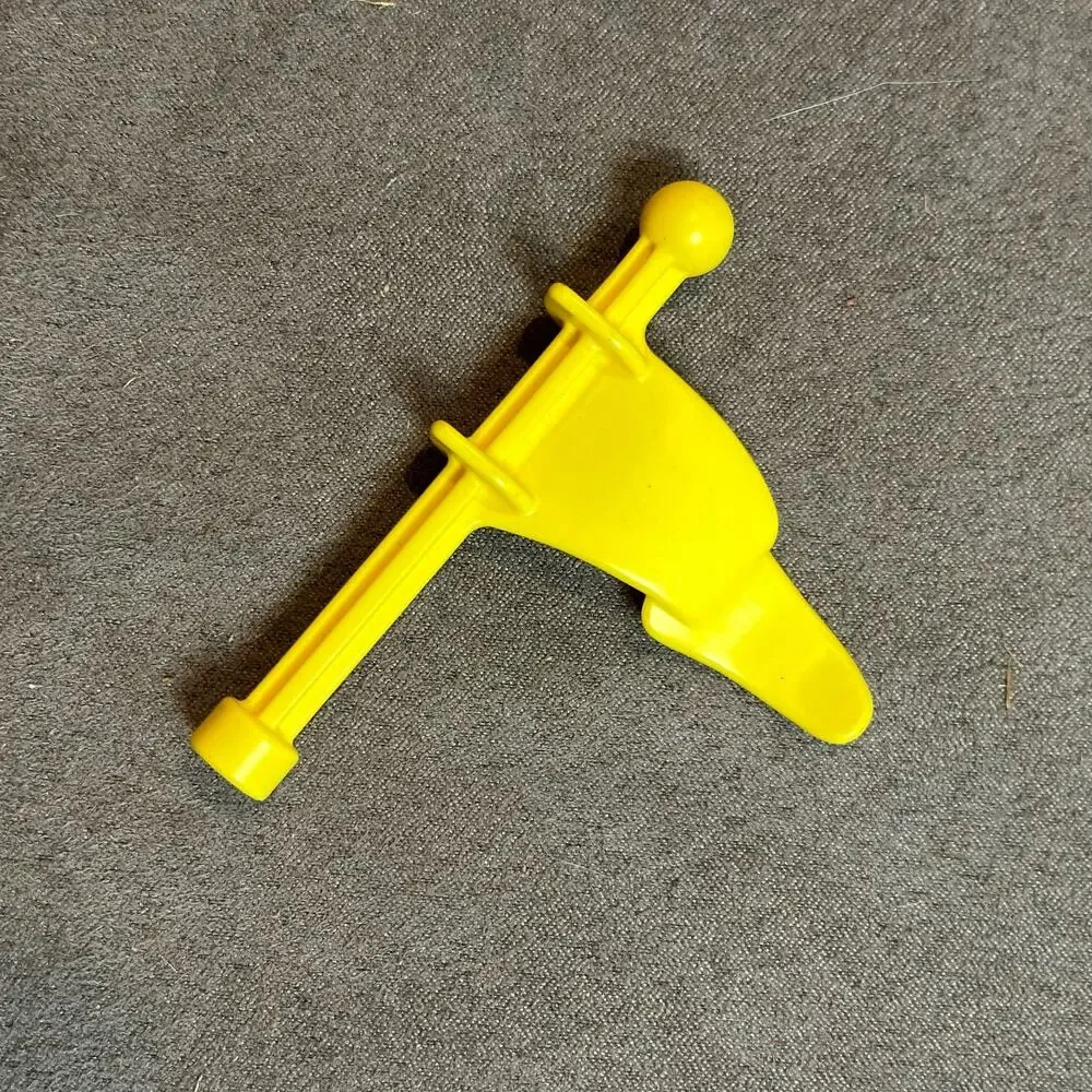 Lincoln Logs Yellow Plastic Flag 3